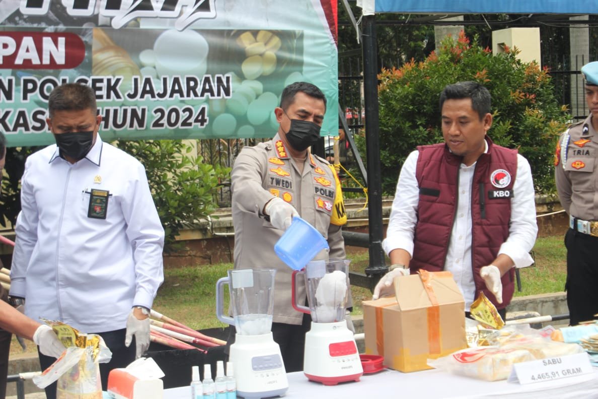 Foto : Pemusnahan Barang Bukti Narkoba Oleh Kapolres Metro Kabupaten Bekasi.