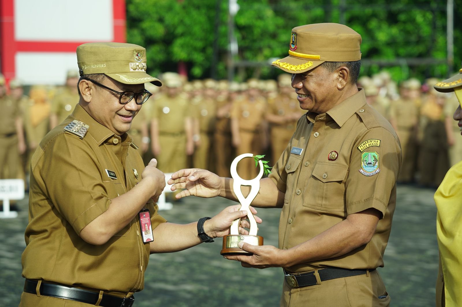 Foto : PJ Wali Kota dan Sekda Kota Bekasi Raih Peningkatan Prestasi Dalam  Evaluasi Penilaian SPBE Kemenpan Rb dan Evaluasi Kota Cerdas Kemenkomdigi R