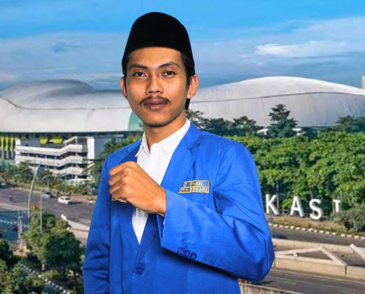 Ketua Bidang Pendidikan PMII Kota Bekasi, Deni Afrizal, menyampaikan pandangan kritis terhadap kebijakan militerisasi pelajar oleh pemerintah.