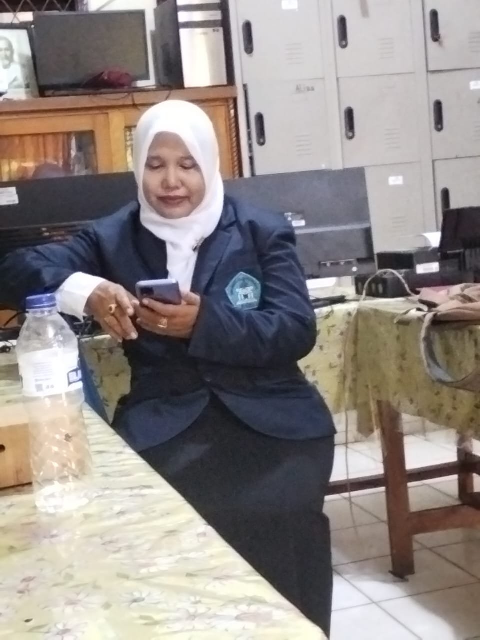 Dinar Triastuti, S.Pd (Kepala Sekolah SDN 05 Mustika Jaya). “Saya tidak mengetahui adanya acara Perpisahan Kelas 6 SDN 05 Mustika Jaya hari ini. Bahkan saya baru tahu dari wartawan yang datang,”
