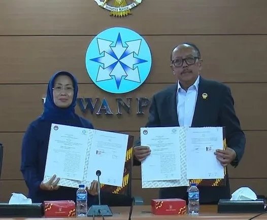 Ketua Dewan Pers dan Ketua LPSK menandatangani MoU untuk perlindungan jurnalis di Gedung Dewan Pers, Jakarta Pusat.