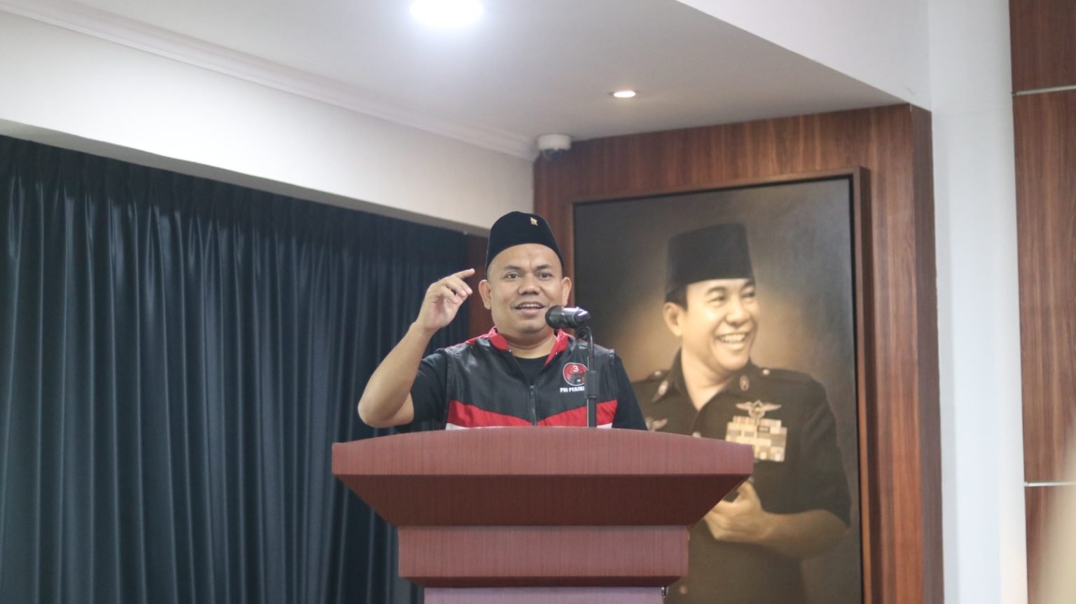 Usup Supriatna menutup kegiatan Pendidikan Kader Pratama PDI Perjuangan Kabupaten Bekasi di Sekolah Partai DPP PDI Perjuangan, Jakarta Selatan.