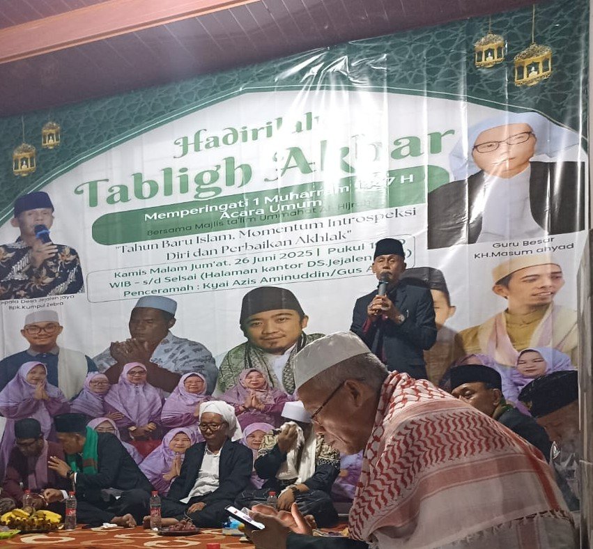 Foto : kegiatan Tablig Akbar dan santunan anak yatim yang digelar Pemerintah Desa Jejalen Jaya dalam rangka memperingati 1 Muharram 1447 Hijriah di halaman Kantor Desa.