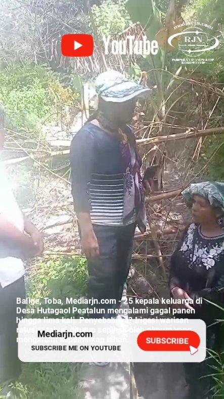 Petani Desa Hutagaol Peatalun menunjukkan saluran irigasi tua yang ditutup oknum warga, menyebabkan gagal panen di lahan sawah seluas 20 hektare.