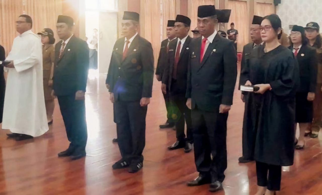 Pelantikan 16 pejabat baru di lingkungan Pemerintah Kabupaten Simalungun, Jumat 4 Juli 2025 di Balai Harungguan Djabanten Damanik.