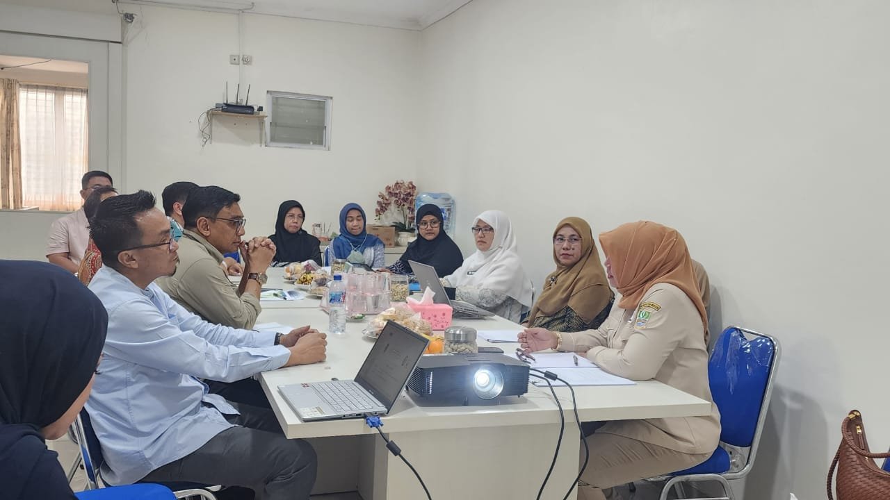 Direktur RSUD Cabangbungin, dr. Erni Herdiani dalam Klarifikasi Isu Video Viral Pasien DBD, Dirut RSUD Cabangbungin Tegaskan Pelayanan Sudah Sesuai Prosedur Medis