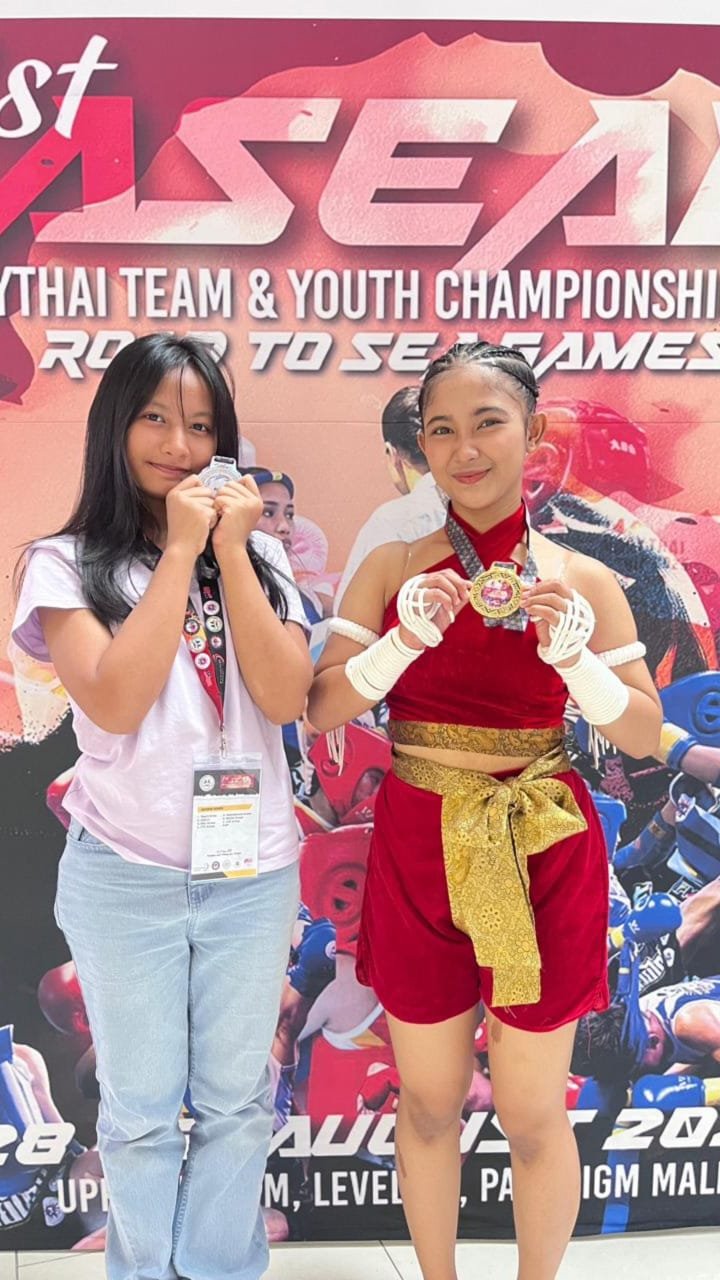 "Atlet Muaythai Kota Bekasi meraih medali di ASEAN Muaythai Team & Youth Championship 2025 di Kuala Lumpur."