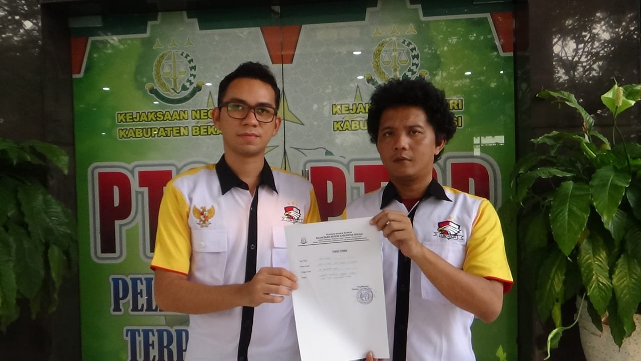 "LSM KOMPI resmi melaporkan dugaan penyimpangan anggaran BBM DLH Bekasi ke Kejaksaan Negeri Bekasi, Kamis 25 September 2025"