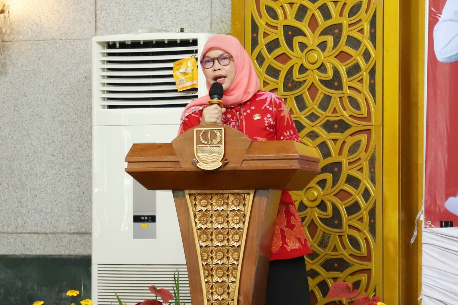 Ida Farida, Pj Sekda Bekasi, memberikan instruksi terkait kewajiban pengajian dan sholat berjamaah ASN.
