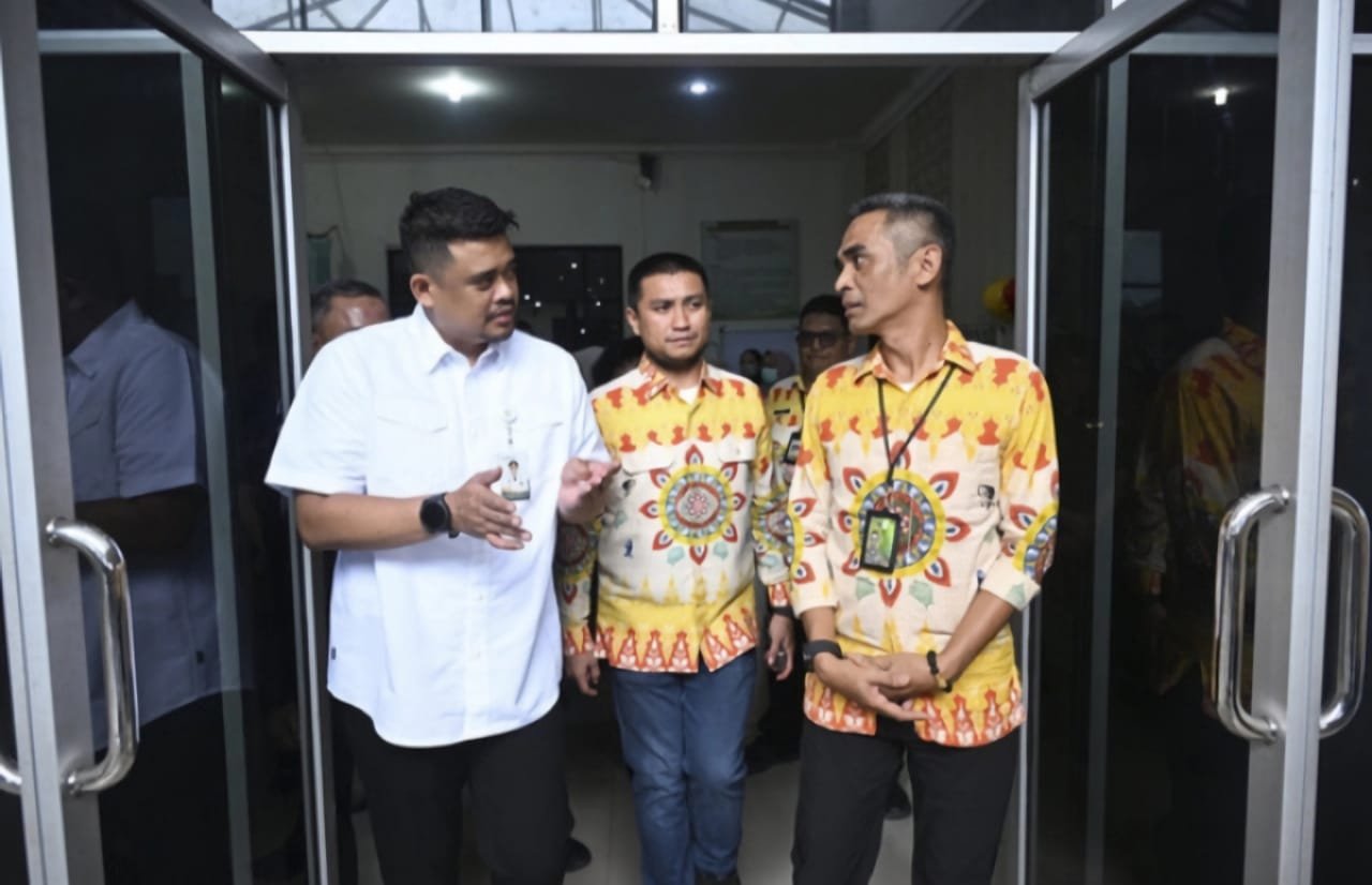 Sumut Berobat Gratis – Bobby Nasution meninjau kesiapan UHC dan Probis di RSUD Aek Kanopan, Labuhanbatu Utara.
