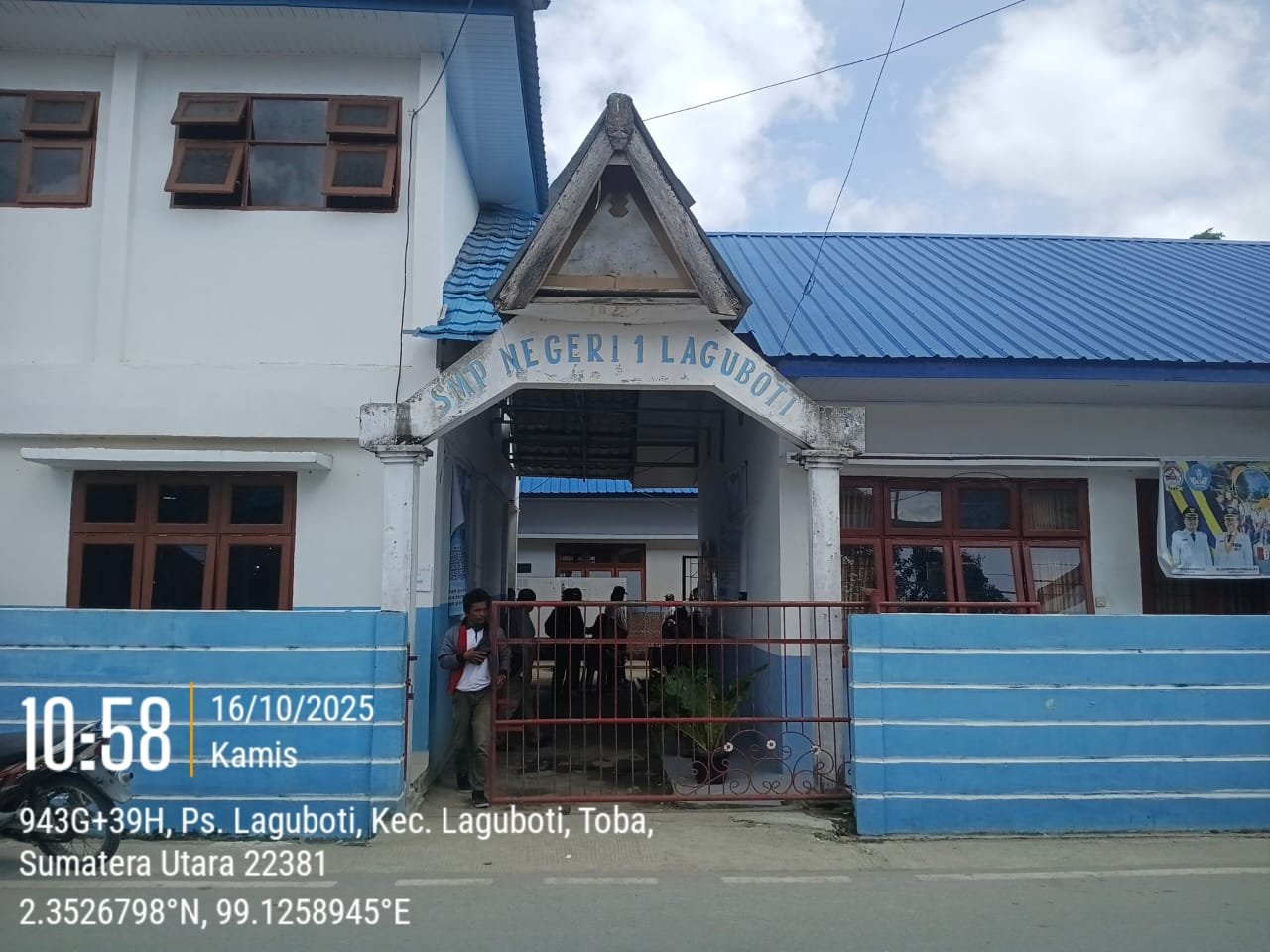 Redaksi Mediarjn menelusuri kasus dugaan keracunan makanan Program MBG di SMPN 1 Laguboti, Kabupaten Toba, Sumatera Utara, Insiden dugaan keracunan makanan pelaksanaan Program Makan Bergizi Gratis (MBG). Yang memicu evaluasi nasional terhadap tata kelola gizi sekolah.