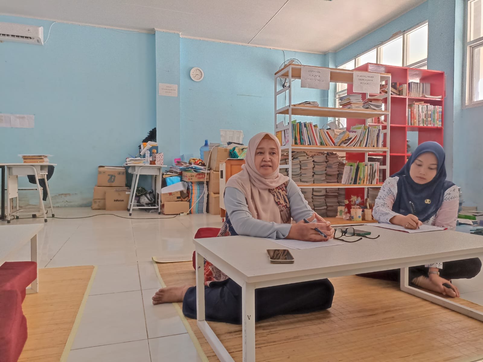 Kepala Sekolah SMPN 5 Cibitung Puji Astuti memberikan klarifikasi terkait dugaan pungutan sewa kantin yang dikelola oleh koperasi sekolah.