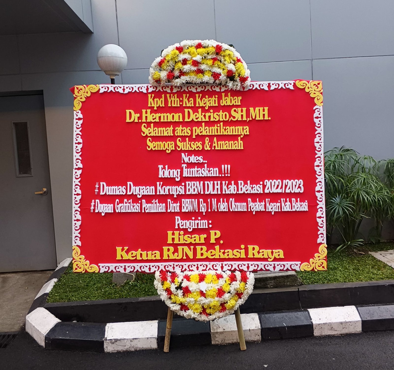 Ucapan papan bunga untuk Dr. Hermon Dekristo, S.H., M.H., resmi dilantik sebagai Kepala Kejaksaan Tinggi Jawa Barat. Publik dan RJN Bekasi Raya menyambut dengan harapan baru bagi penegakan hukum daerah.